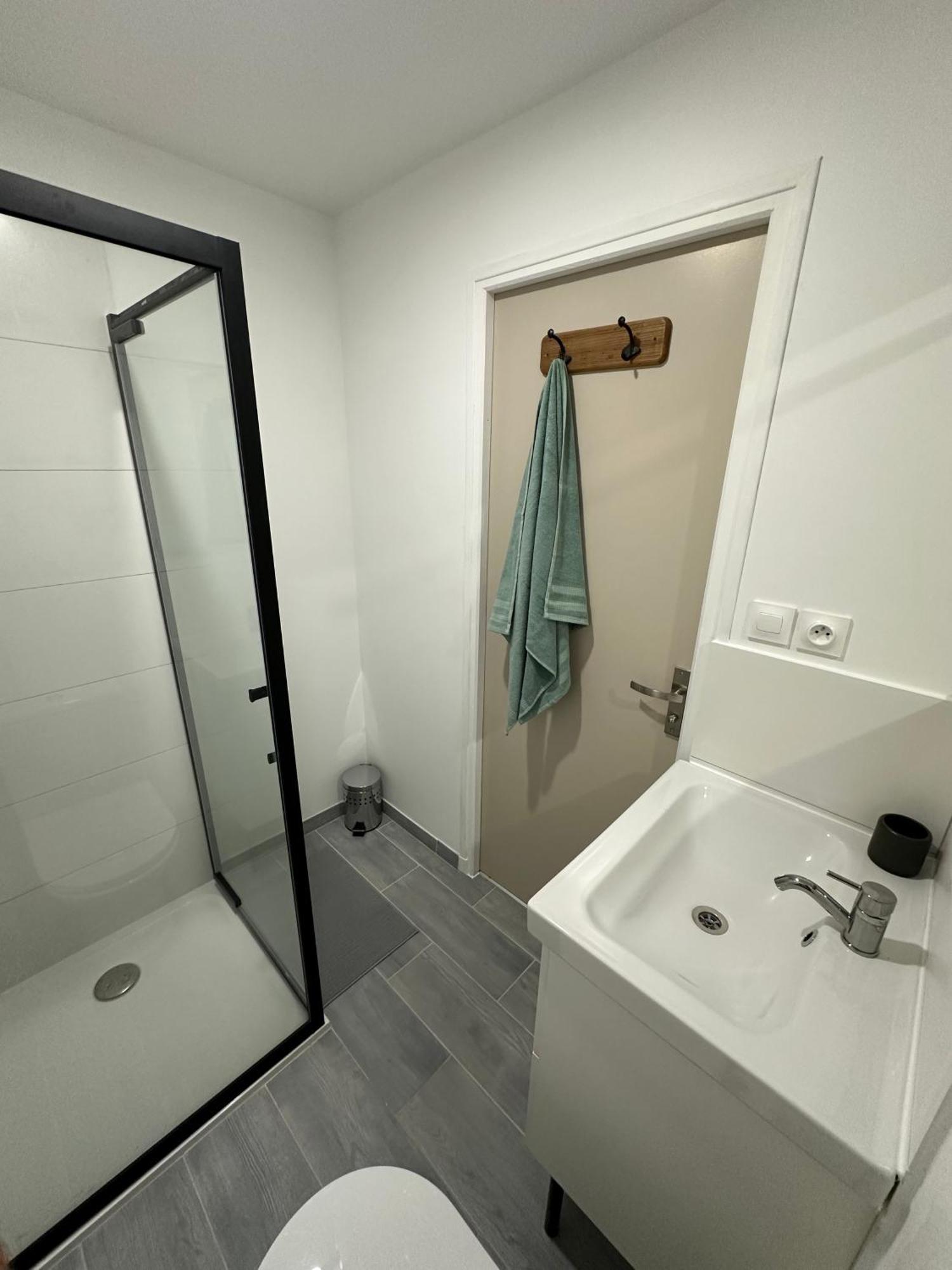 Le Qg Aparthotel Codolet Exteriör bild