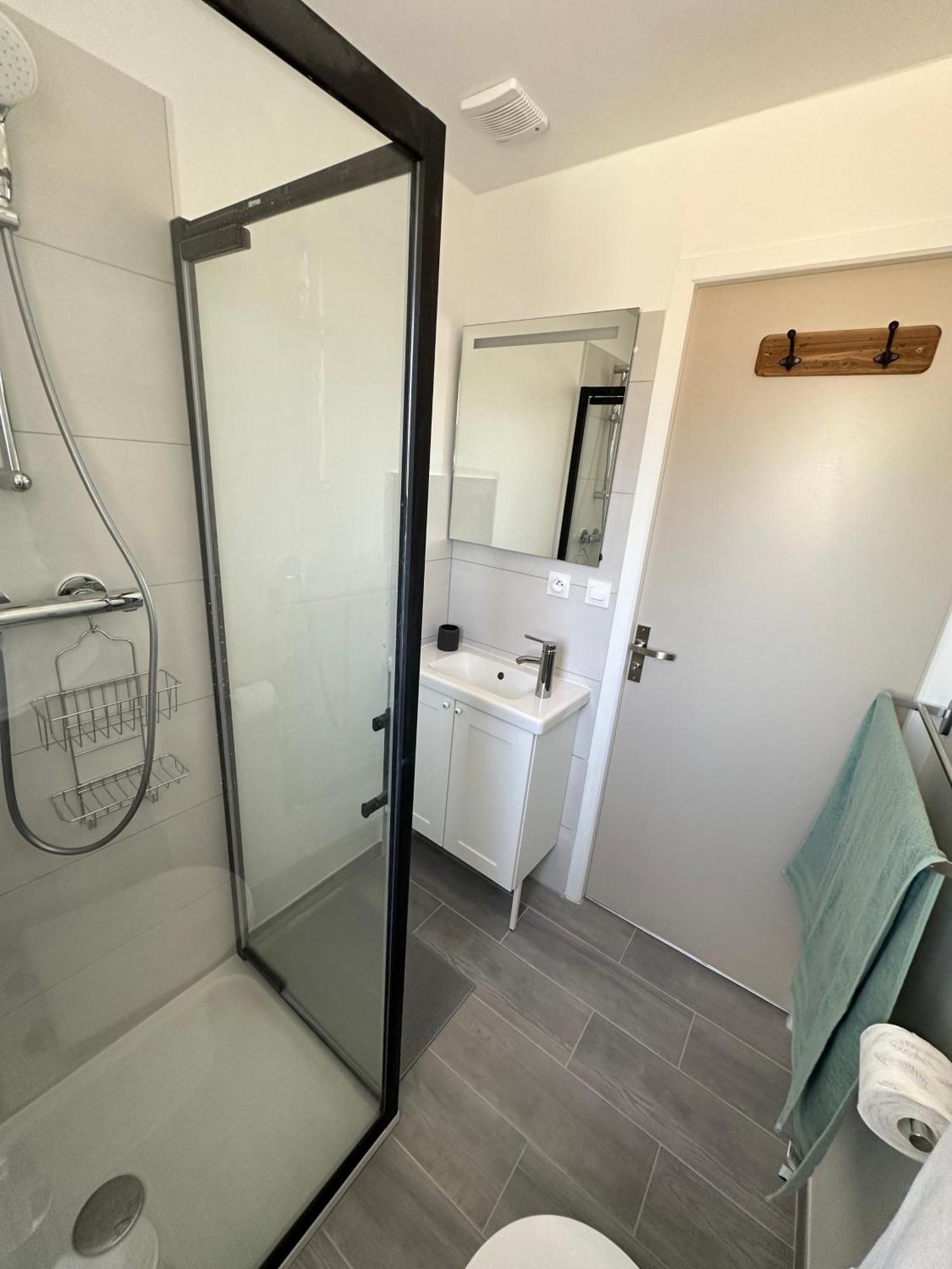 Le Qg Aparthotel Codolet Exteriör bild