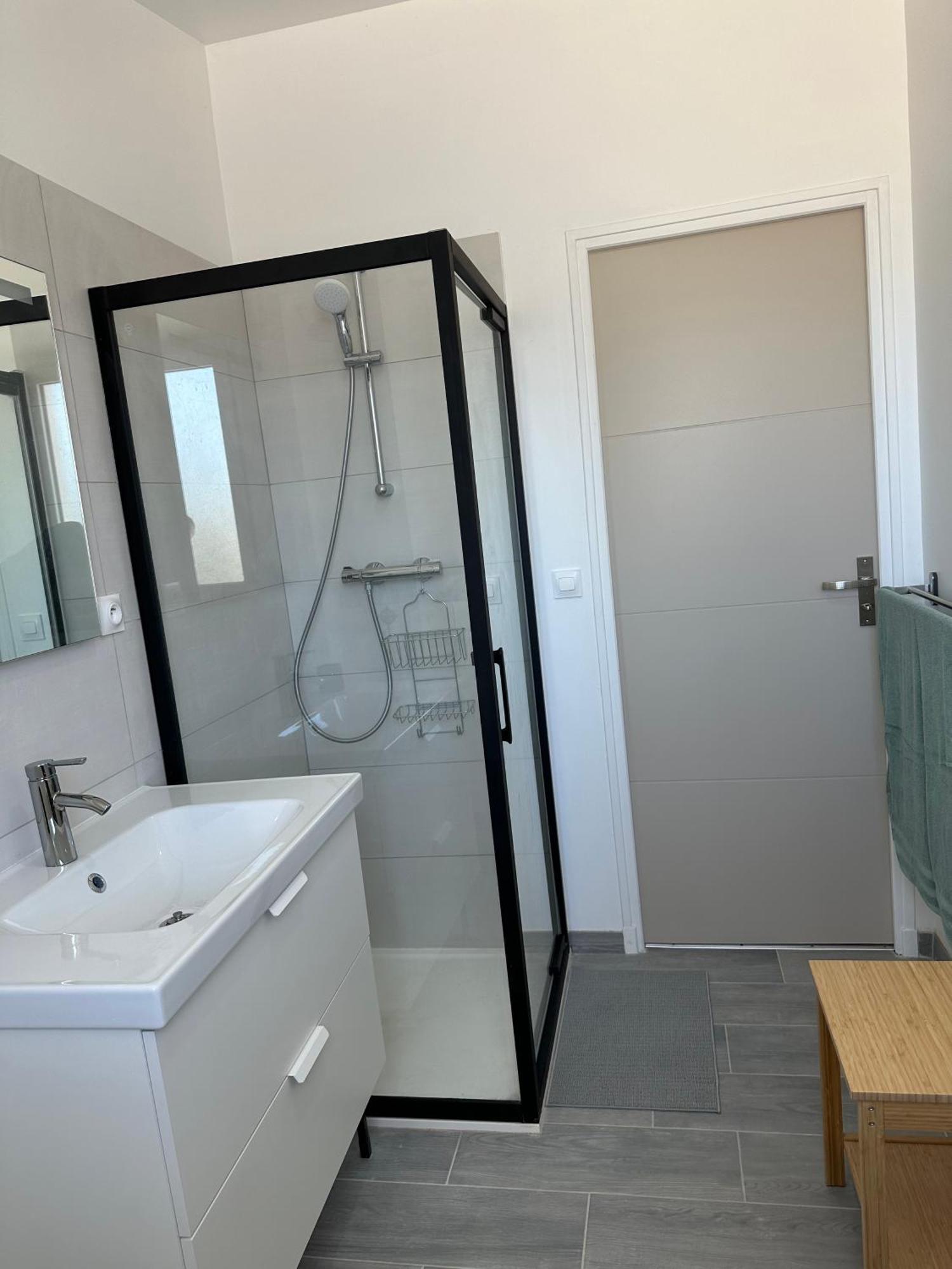 Le Qg Aparthotel Codolet Exteriör bild